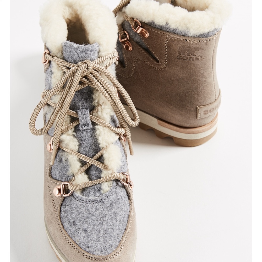 Sorel Sneakchic Alpine Holiday Boots Size 7
